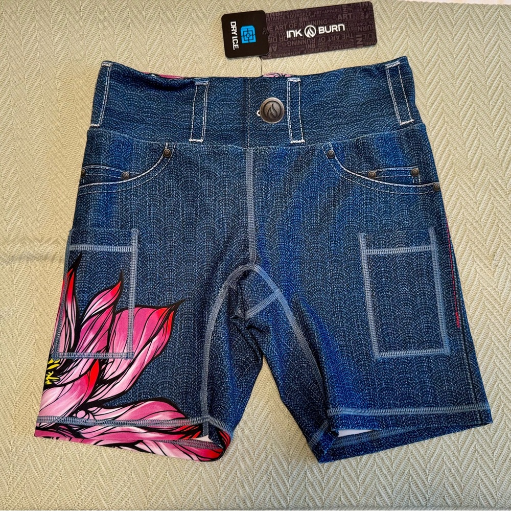 InknBurn women’s 6” Lotus shorts - Size 8